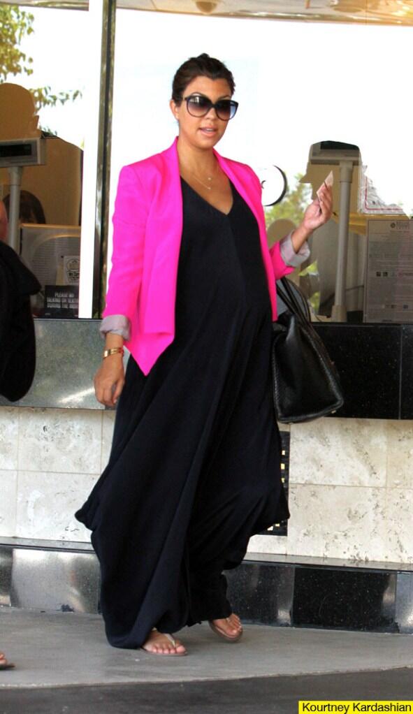 StyleForAnyone's tweet image. I love how fashionable was @kourtneykardash during her pregnancies ! #pregnant #kardashian #kourtney #fashion