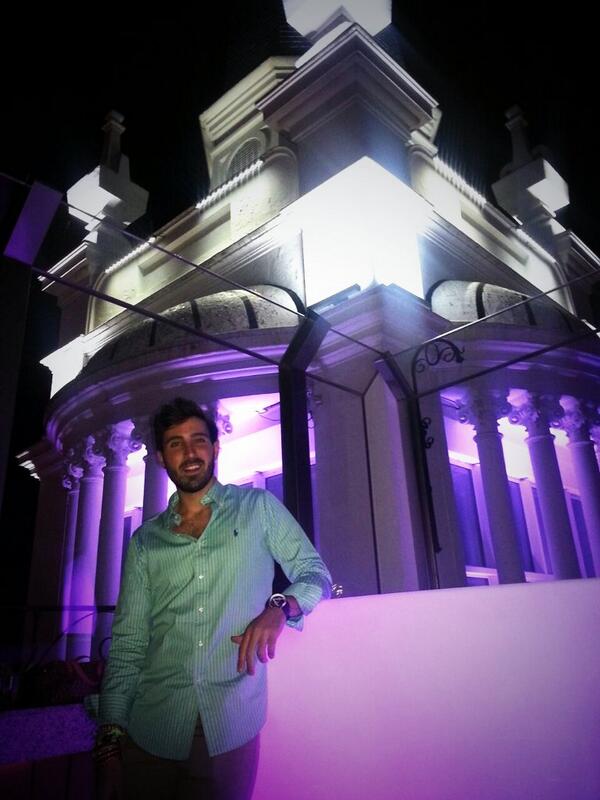 Monchito_surfer's tweet photo. En the roof Madrid  en la terraza del hotel Me Meliá. http://t.co/UREXM60ApV