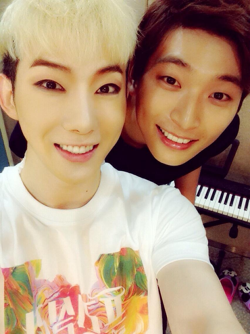 BsWKXJwCUAA-s37.jpg:large