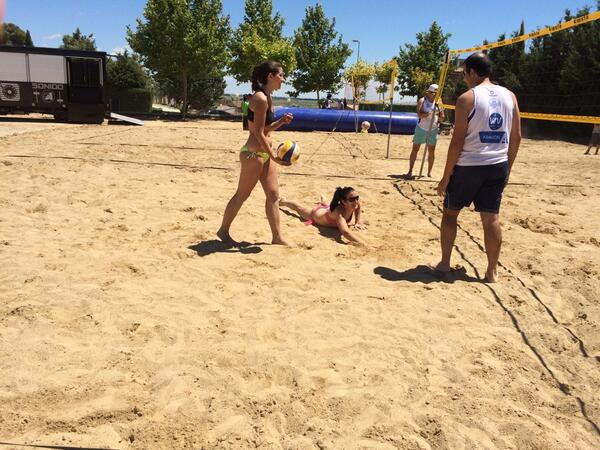 Voley playa en grañen #equipomolonpuntocomo #multivoley2014 <a href="/Pipochi13/">Pipo Vicente</a> <a href="/aidasixx/">Aida Sixx</a> <a href="/DCarreras12/">Carrerix 🔻</a> <a href="/watervoley/">WaterVoley</a>