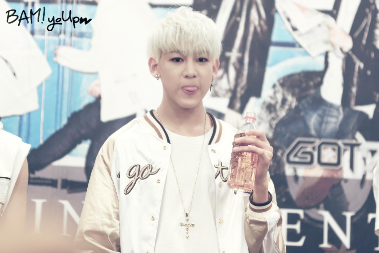 BsWOAAqCcAEHT-M.jpg:large