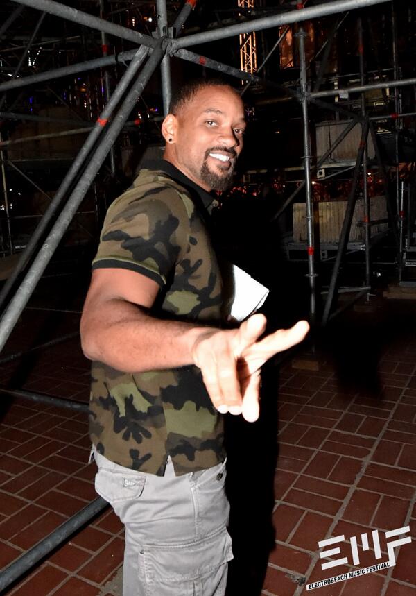 electrobeach's tweet photo. Yesterday we had the great honor to receive a very special guest #WillSmith #EMF2014  Pic : @anthonyghnassia http://t.co/TvnV40u3gI