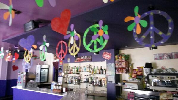 daikirypub's tweet photo. Ya tenemos nuestra Flower Power preparada para esta noche...Os esperamos http://t.co/1YVW2qrQL2