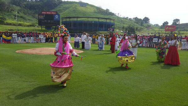 CalienteRadioPa's tweet photo. Inauguración del torneo Latinoamericano de Béisbol Intermedio @rpctvpanama @rpc_radio @cableondasports  @SadathSanjur http://t.co/yfAUECVtGD