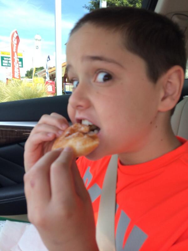 SoSaysCole's tweet photo. Mi Amor #KrispyKreme #HotNow http://t.co/pEsItXq0Wi