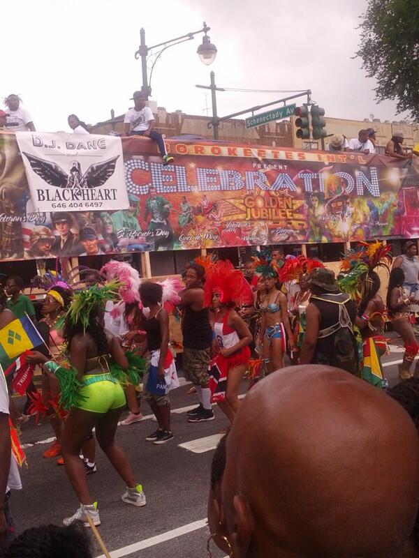 siana_akelia's tweet image. I'm tryna be like this today 😩😩 #carnival2k14