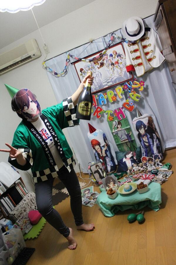 Twitter এ ありすけ Bunnye25 ふぁぼあり W 私ももっとグッズをグワッと並べるのがやりたかったんだけど そこまで財力無かったよね O 結果がこれ O ট ইট র