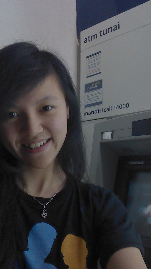 Janet_AdelaideL's tweet photo. #selfiemandiriatm #scartafest ATM Mandiri Sunter Permai @mandirifiesta http://t.co/OdFwa0vBtE