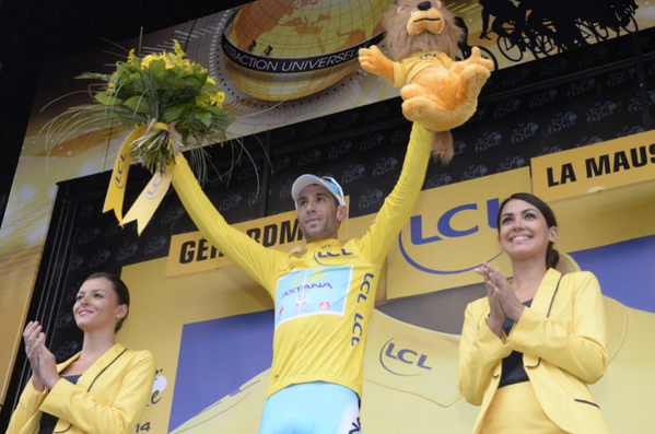 LeTour's tweet photo. .@vincenzonibali toujours en jaune après 8 étapes / still in yellow after 8 stages. #TDF http://t.co/E81oRmV6o9