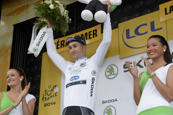LeTour's tweet photo. .@michalkwiatek conserve le maillot blanc / keeps the white jersey #TDF http://t.co/oeJgc1BQwe