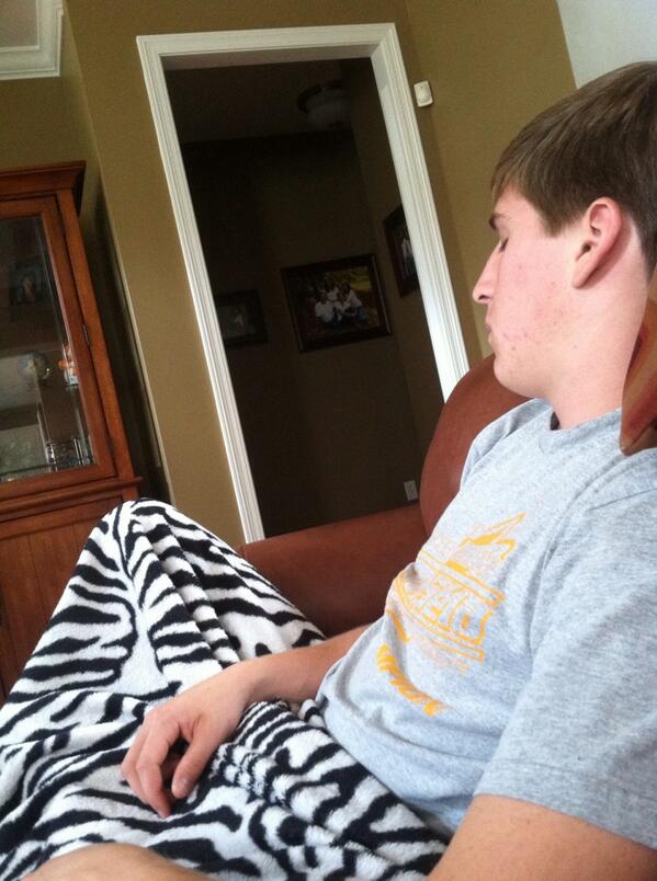 kl_chandler's tweet image. @jdmitchell9 is being #supersupportive by sleeping while I'm the one on pain meds 😂