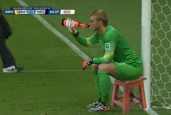 boninho's tweet photo. “@lincolnbarboza: @boninho Goleiro da Holanda muito tenso durante o jogo. Now: http://t.co/3j970Ze8m5”divertido