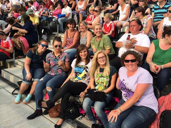 RomfordLadiesHC's tweet photo. Some of the @RomfordHockey crowd having team bonding while enjoying the sun! Great day @EnglandHockey #investechockey http://t.co/Ol2Px7mYCr