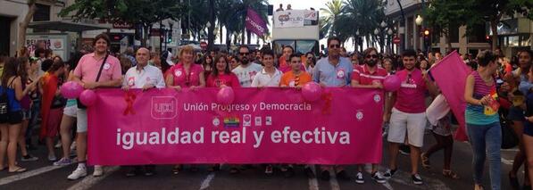 Hoy participamos en la manifestación por los derechos humanos #LGBTI en Alicante. #SonDerechosHumanos