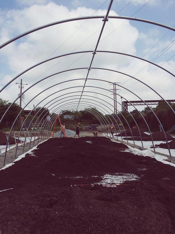 FreshHarvestga's tweet photo. Building a garden on an abandoned lot! @AtlantaHarvest #bringfarmsback #southatlanta #freshharvestga #hoophouses http://t.co/ArHju5cUxP
