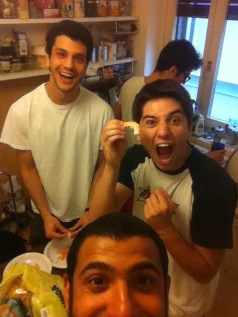 Work in progress per la cenetta di stasera ... Si lavora agli ordini del #masterchef Luca @Realpaoloz #gdb #casabilli