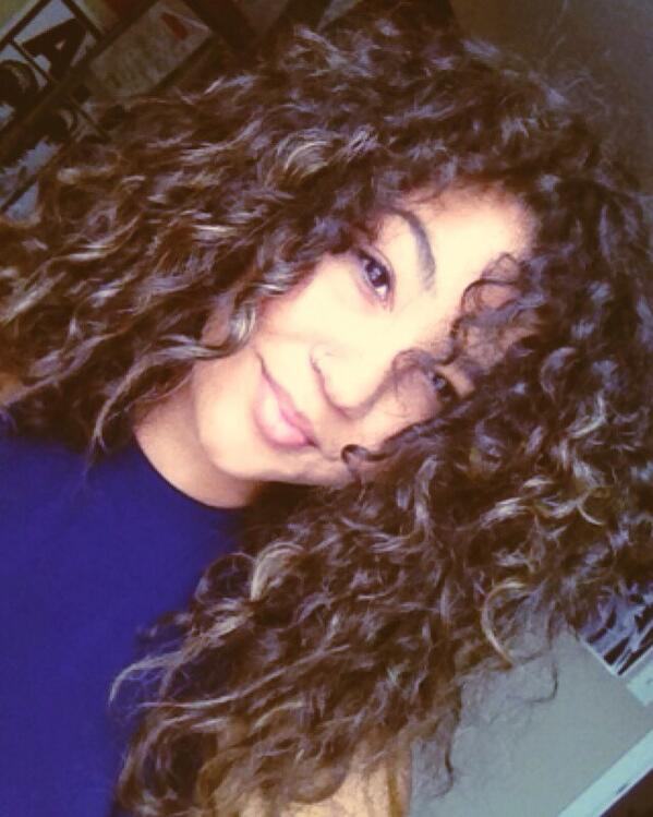 cybert0ri's tweet image. MY BEST HAIR DAY OF THE LAST DECADE #curlgame