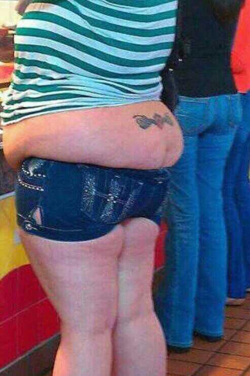 Ysucrist's tweet photo. -¿Que talla quiere?
-Una 36.
-¿Seguro?
-Si http://t.co/FVhBLmKl7k