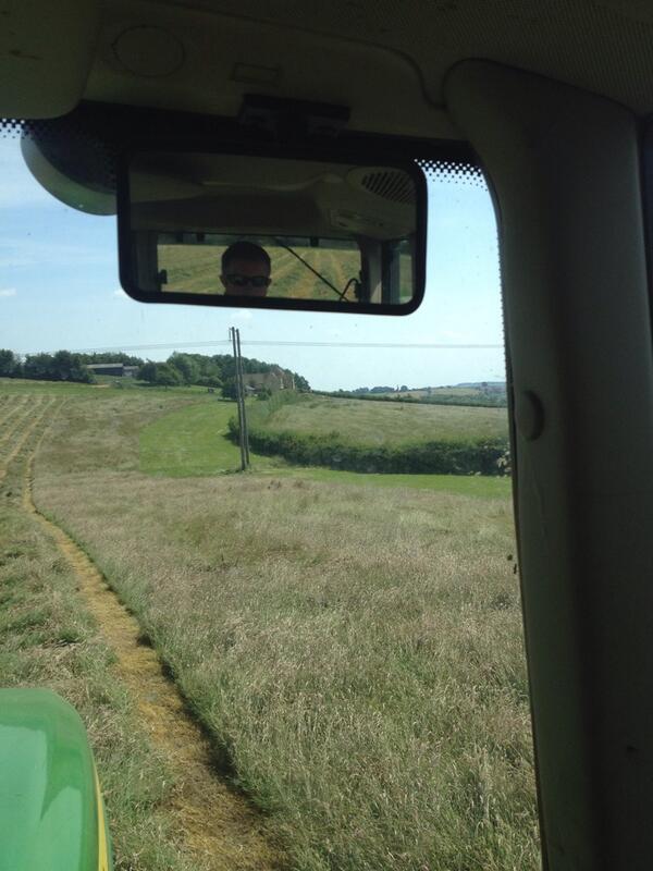 Hoodster42's tweet image. Had a call up to do some mowing this morning. Not been at the controls for a while. Enjoyed it but #wrongcolour