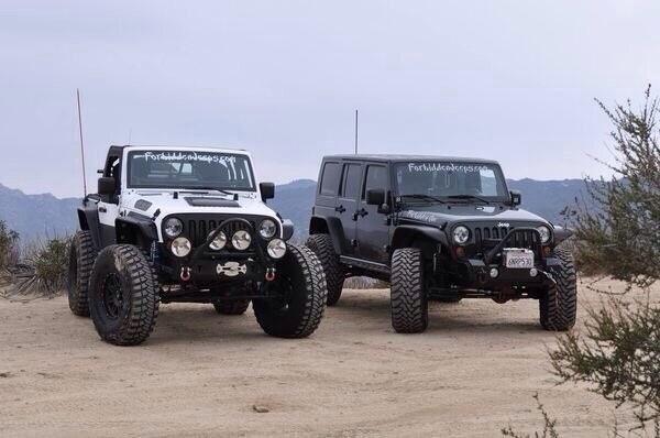 Retweet for left! Favorite for right! #offroad #jeeps