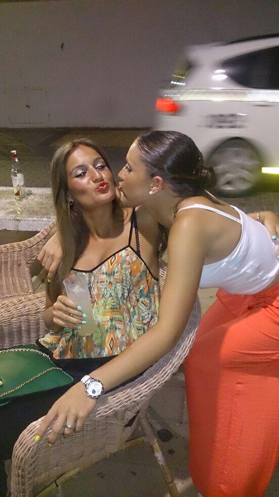 cruzma94's tweet photo. Una noche genial para el recuerdo @Claudiiabl @ClaudiaGil7 http://t.co/OlhK0bAuFu