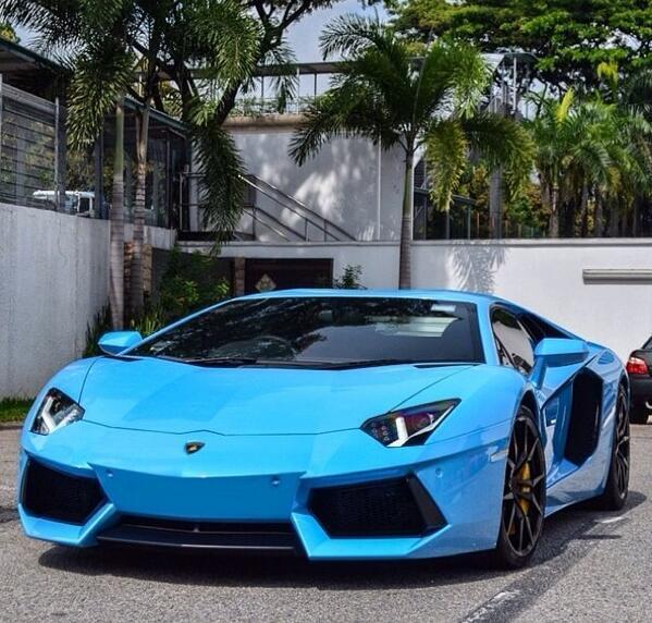 Mau SUKSES berbisnis &amp; memiliki mobil mewah? Follow <a href="/RoyShakti/">Pakar Kartu Kredit</a> dan dapatkan tips suksesnya.