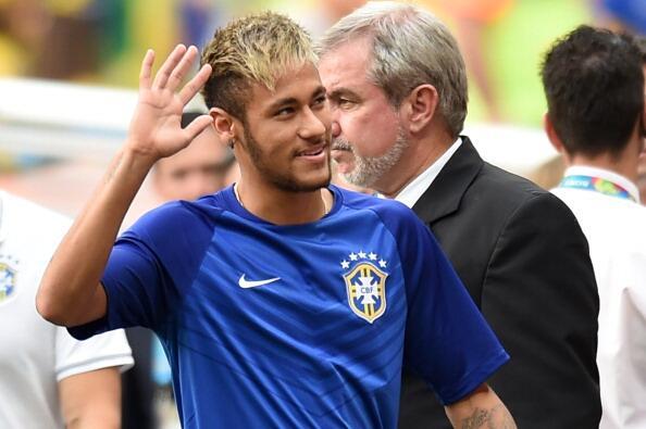 Footballtweet's tweet photo. Neymar at the stadium watching on. #BRA http://t.co/SU4MJUtJhk