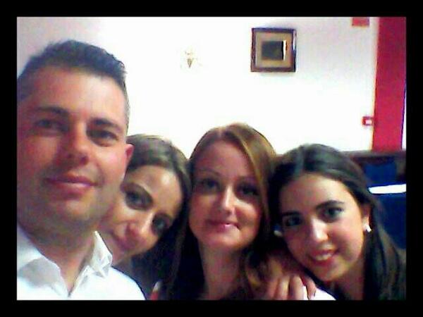 catitsm86's tweet photo. cn mis muñecos ains lo ke yo os kiero @AlmudenaMartos @IsaGarciaTeruel BARNES...gracias x star smpre a mi lado http://t.co/hRwTC6GyUb
