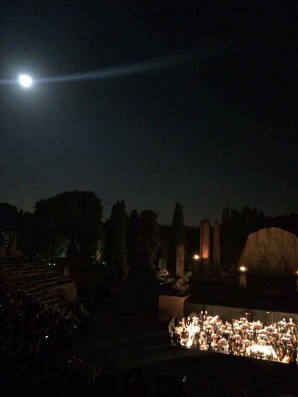 frasrmi's tweet photo. Luna e Aida al Teatro Greco http://t.co/ZZjIsU7Nhg