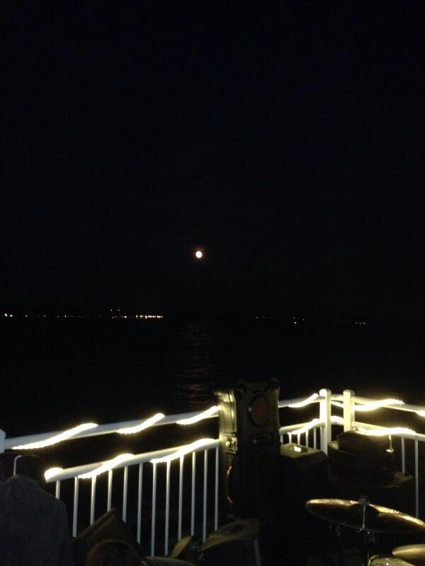 MightySpectrum's tweet image. It's a full moon tonight at the Hudson Water Club. Come down while there is still room at the bar #hudsonwaterclub