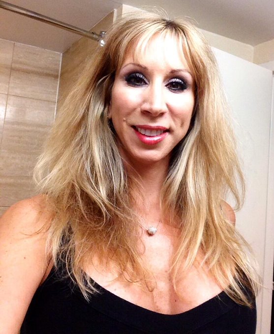 Heading out to dinner http://t.co/ELJuAC1NLi<a href="/tag/footfetish"class="tags"><span>#footfetish</span></a><a href="/tag/milf"class="tags"><span>#milf</span></a><a href="/tag/paintedtoes"class="tags"><span>#paintedtoes</span></a>