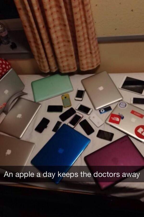 RichKidPosts's tweet photo. An apple a day will keep the doctor away http://t.co/YU3xZLhn9h