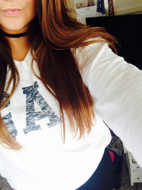 LauraQuesta_'s tweet photo. Love my baggy t's #gap http://t.co/nYo85arol5