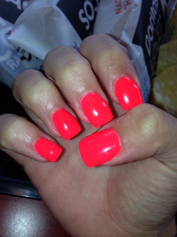 TypicalSocialB's tweet image. Got my nails done alone and got Taco Bell alone😂😂😎👍