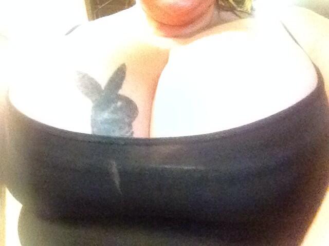 Tits so swollen with the heat of the calgary stampede ;) http://t.co/f6DS8gDDKr<a href="/tag/mammarymonday"class="tags"><span>#mammarymonday</span></a>