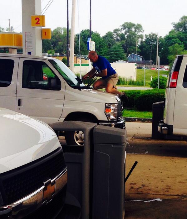 StLucasMissions's tweet image. Window washing in Richmond, Indiana! #goAdamgo