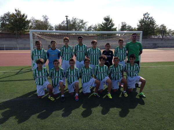 BetisAcademy's tweet photo. #CampusBetisLIVE Equipo infantil con @Marcofdez al frente @RBetisOficial @Fundacion_Betis http://t.co/A2po6cxYG8