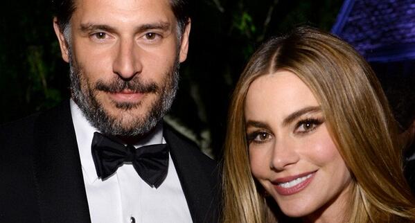 Sofia Vergara, Joe Manganiello, kisses, pizza ... sounds like a hot &amp; delicious date! eonli.ne/1s8x3Bs