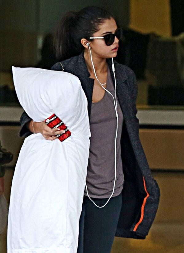 selenatorYU's tweet image. July 11 @selenagomez arriving at Miami International Airport in Miami ✈︎ この姿なんだか懐かしい☺️💫