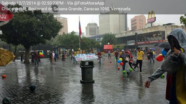UnionSanPedro's tweet photo. Excelente la actividad #SacaleTarjetaRoja en chacaito #Caracas hoy #12J
Agradecemos a todos los participantes http://t.co/bbVTm2w1NB