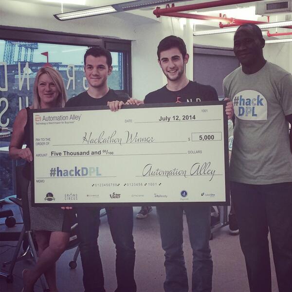 MayorMikeDuggan's tweet photo. RT @DetroitCIO: Fantastic Hackathon this weekend resulting in a new mobile app for the library @DVPtweets #HackDPL http://t.co/Mat2EVXWcF