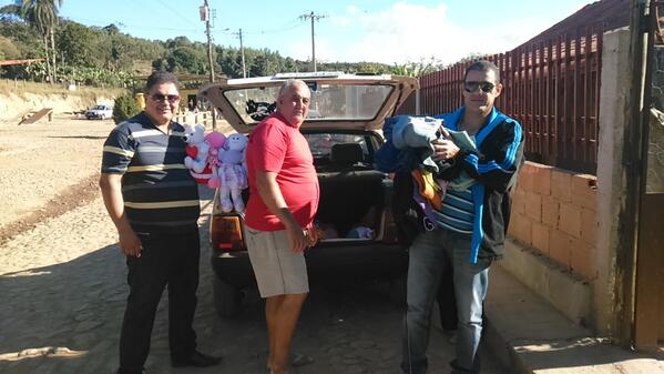 geraldo_vale's tweet photo. Mais uma Ação Missionária da Associação Pão E  Vida. Hoje no distrito do Rancho Novo _ Caeté _ MG! http://t.co/JVVtAMWp3f