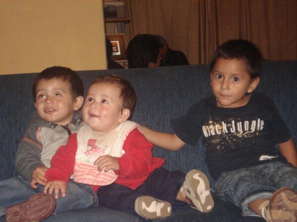 jorgefpq's tweet photo. Los enanos @juanpapro http://t.co/0UbMVpesIq