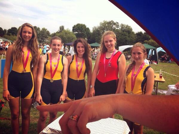 GrosvenorRC's tweet image. Another race, another win for the WJ15 4X. With Emily from QPHS.
Well done! #sameagainnextweek