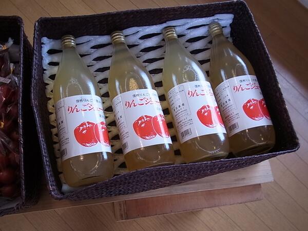noucafe's tweet photo. 明日７月１４日は臨時休業です！
本日特売
長野県産「サンふじ１００％林檎ジュース１リットル」通常７５０円⇒５００円！
高糖度トマトジュース「ＴＭＴ１リットル」通常２９８０円⇒１９８０円！
その他、店内野菜は～２０％ＯＦＦです！ http://t.co/KB4suQEquK