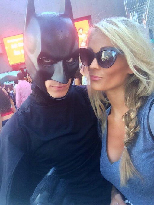 You know it! #OnlyinHollywood ❤️ http://t.co/20FRqphz2e<a href="/tag/onlyinhollywood"class="tags">#OnlyinHollywood</a>