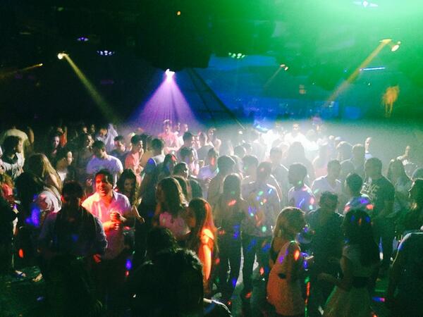 Asi estamos en cantalpino en <a href="/discotecapoupee/">Discoteca Poupées</a> con <a href="/balboa_omar/">OMΛЯ GM</a> <a href="/conridj/">conri dj</a> <a href="/Marcospoty/">Marcos</a> #arriba cantalpino