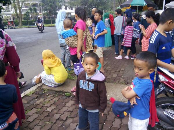 Barudak tos ngantosan <a href="/BusBandros/">Bandung Tour On Bus</a> sajam dugika manyun kieu..teu aya was!?kecewa aahh..:'( <a href="/ridwankamil/">Ridwan Kamil</a>