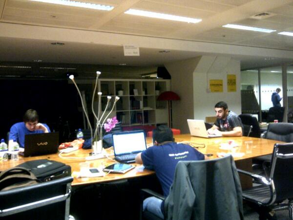 tomitzz's tweet photo. #datahack14 is all about winning...dope.. Some people really need to get some sleep if they wish 2 #startup #business http://t.co/5M4lrwtPKV