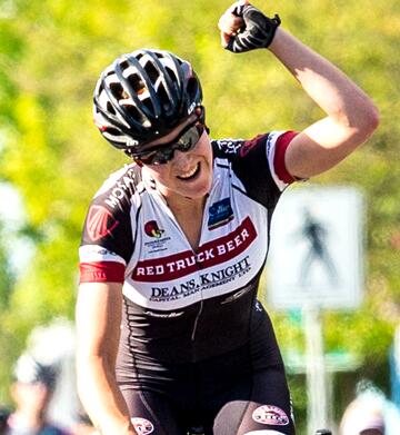 pedalmagazine's tweet image. Tour de White Rock Crit W Top 3 
1. Gibson @TrekRedTruck 39:15
2. Ramsden @OPTUMpbKBS 
3. Jackson @gscycling